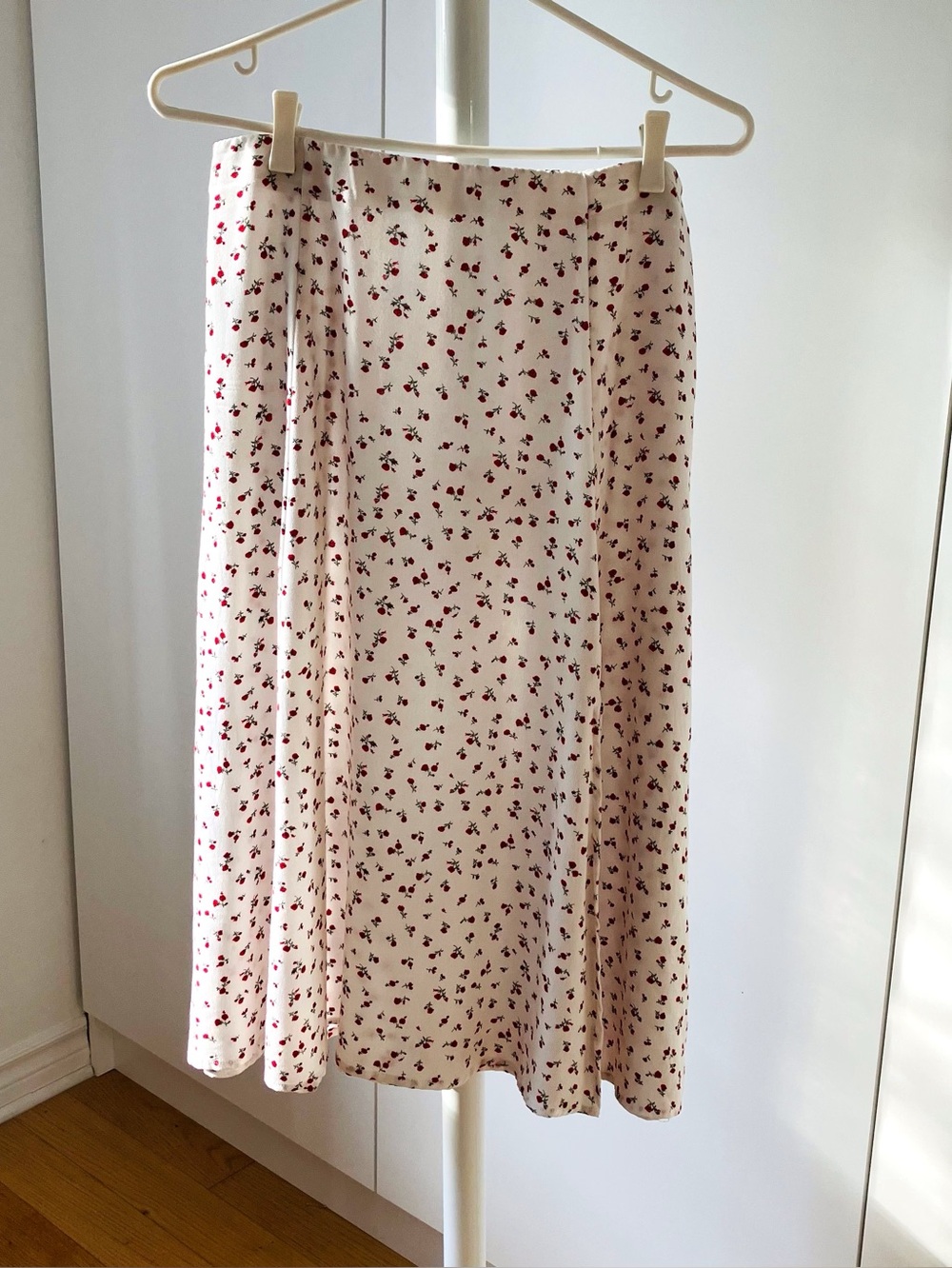 Ardene Floral White & Red Midi Skirt Size Medium